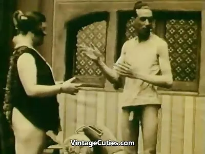 సన్నని పసికందుకి పెద్ద లిబిడో ఉంది మరియు అతని ఆత్మవిశ్వాసం కోసం ఆకలితో ఉంది