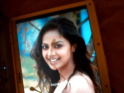 అందగత్తె గృహిణి తన భర్త ముందు లెస్బియన్ సెక్స్ చేస్తోంది