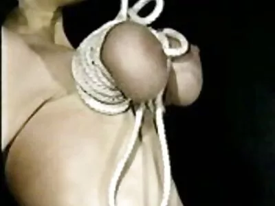 పెటిట్ AJ Applegate మరియు Lana Violet మనిషిని గ్రూప్ ఫకింగ్‌లోకి టెంప్ట్ చేస్తాయి